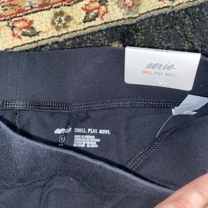 NEVER BEEN WORN BLACK LEGGINGS